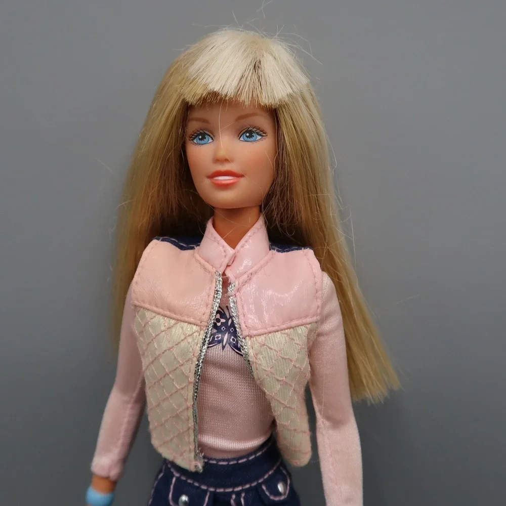 Vintage 90s Blonde‎ Barbie sting magnet Fashion Doll